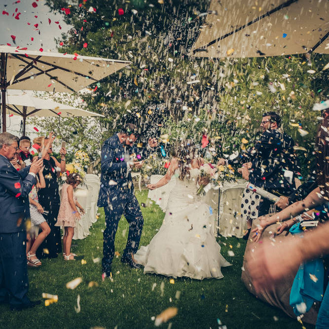 Jardines en flor de la Casa Rural el Cuento y la Leyenda