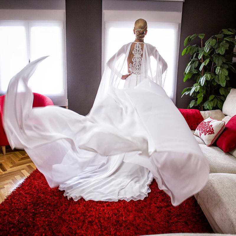 Boda frente la ventana en la Fuente de los Ángeles.